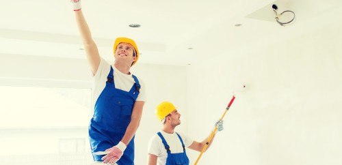 저소득 가정의 주거환경을 개선하는 봉사활동 참여 이미지